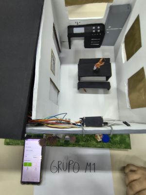 GrupoM1 puerta mascota prototipo.jpg