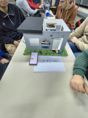 GrupoM1 puerta mascota prototipo2.jpg